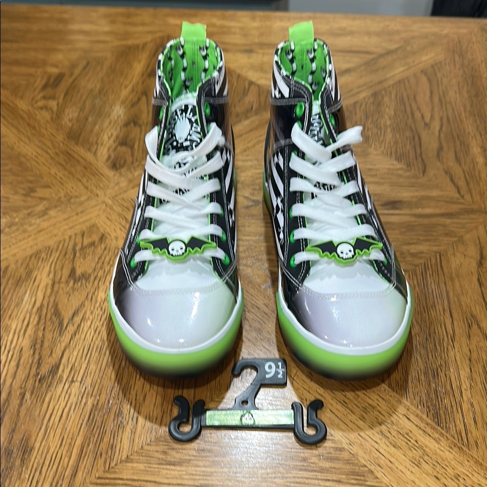 Warner brother Beetlejuice high top sneakers
New with tag 
Size 9 1/2